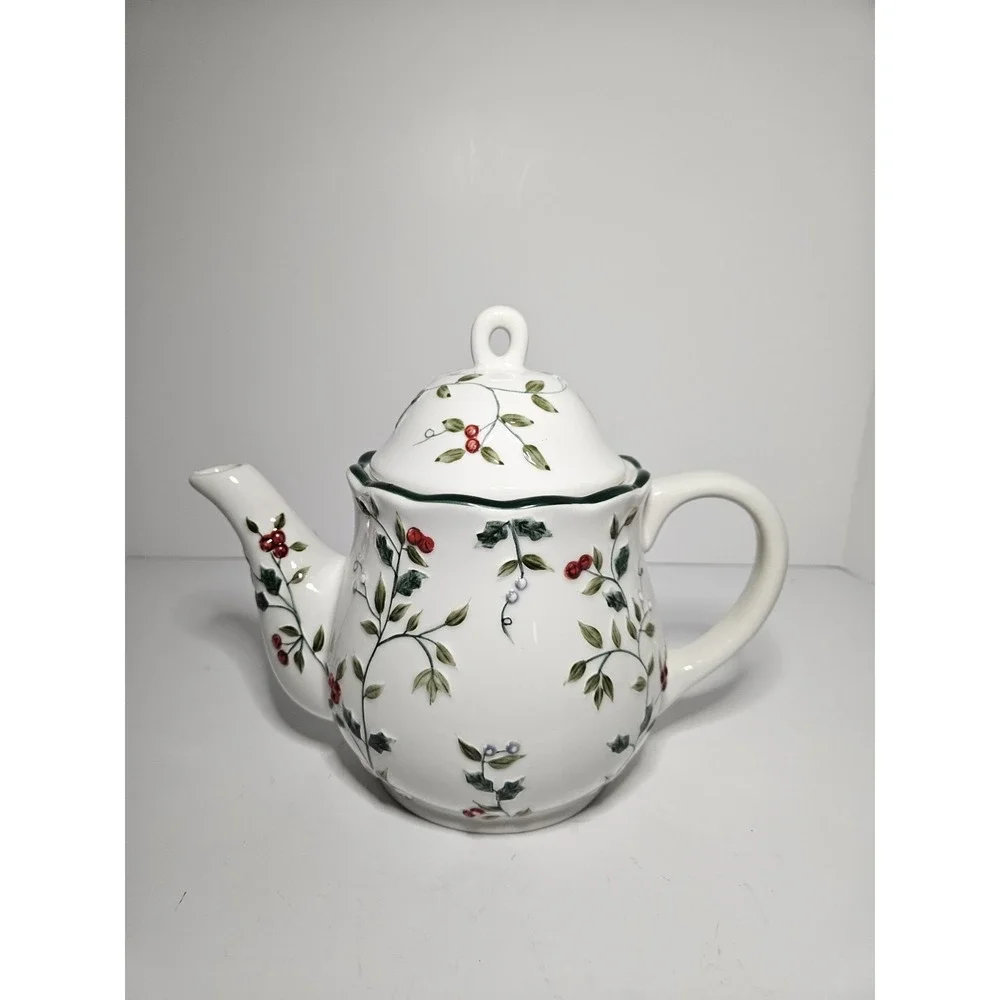 Pfaltzgraff Winterberry Sculpted Teapot Ceramic Holly Berry 109-A13-00 8in 4 Cup